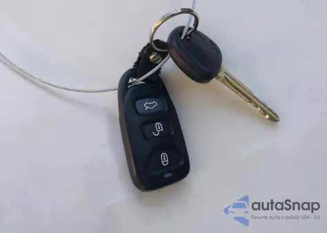 2013 Hyundai Elantra Gls z USA, uszkodzony, nr VIN KMHDH4AE8DU019336